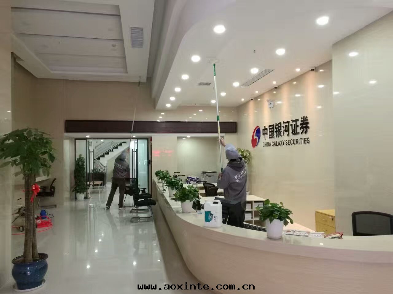 过(guò)道(dào)顶面(miàn)施工