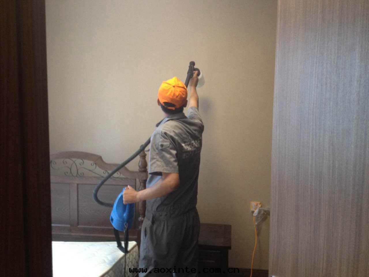 卧室(shì)墙面(miàn)噴涂施工