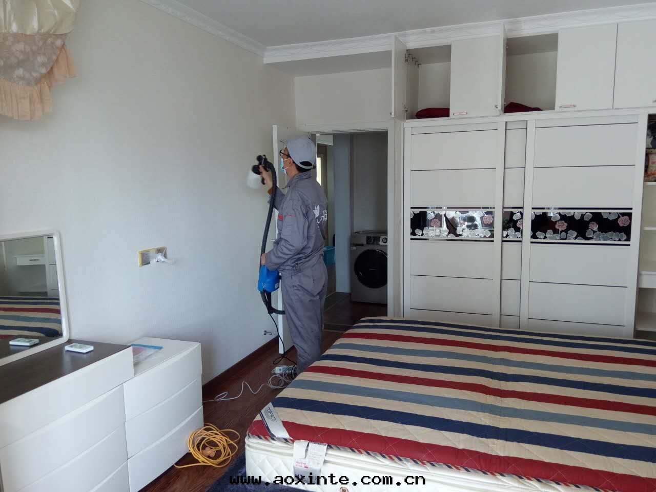 卧室(shì)墙面(miàn)全(quán)方(fāng)位(wèi)施工