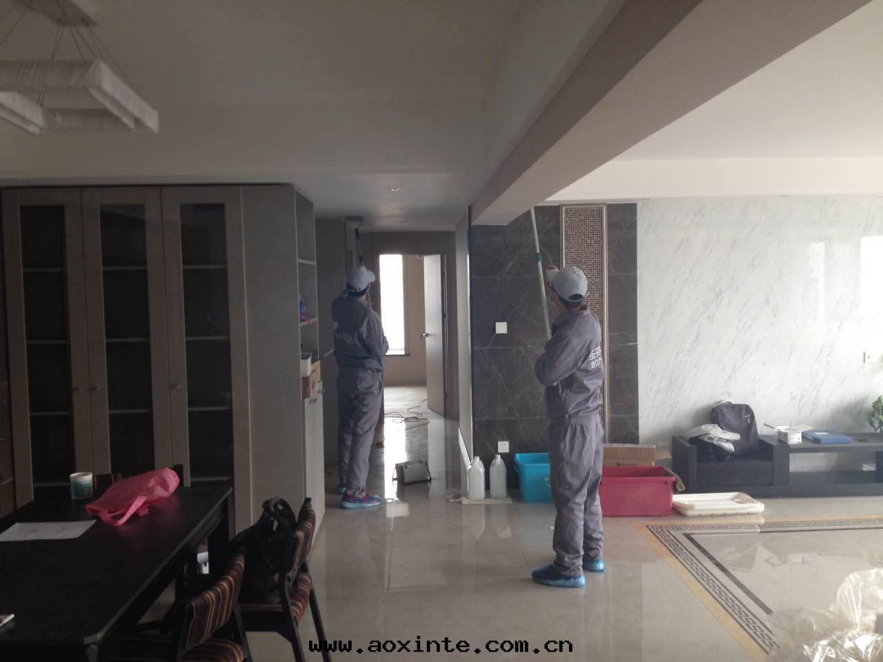 过(guò)道(dào)墙面(miàn)全(quán)方(fāng)位(wèi)施工