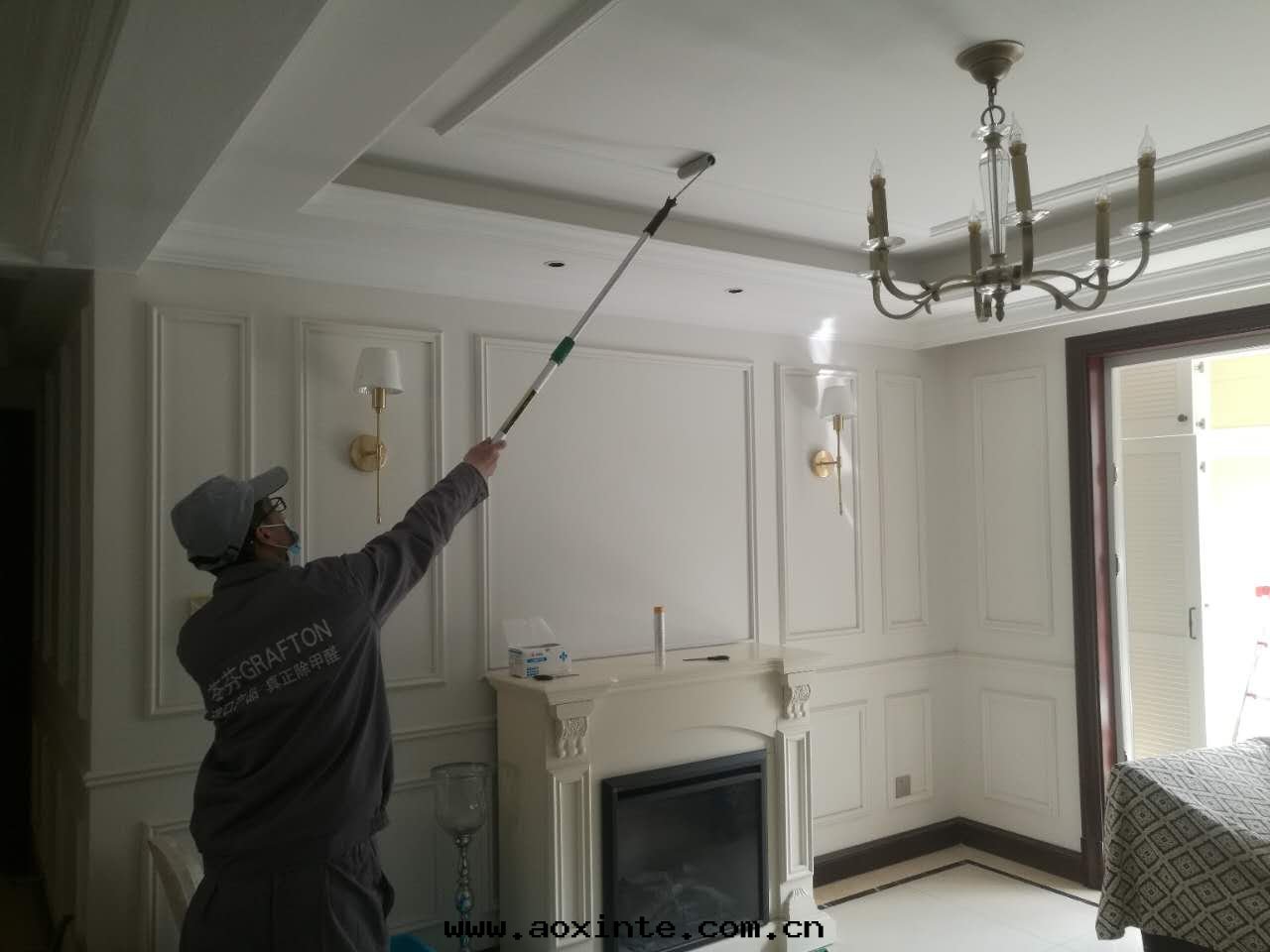 墙顶面(miàn)滾筒施工