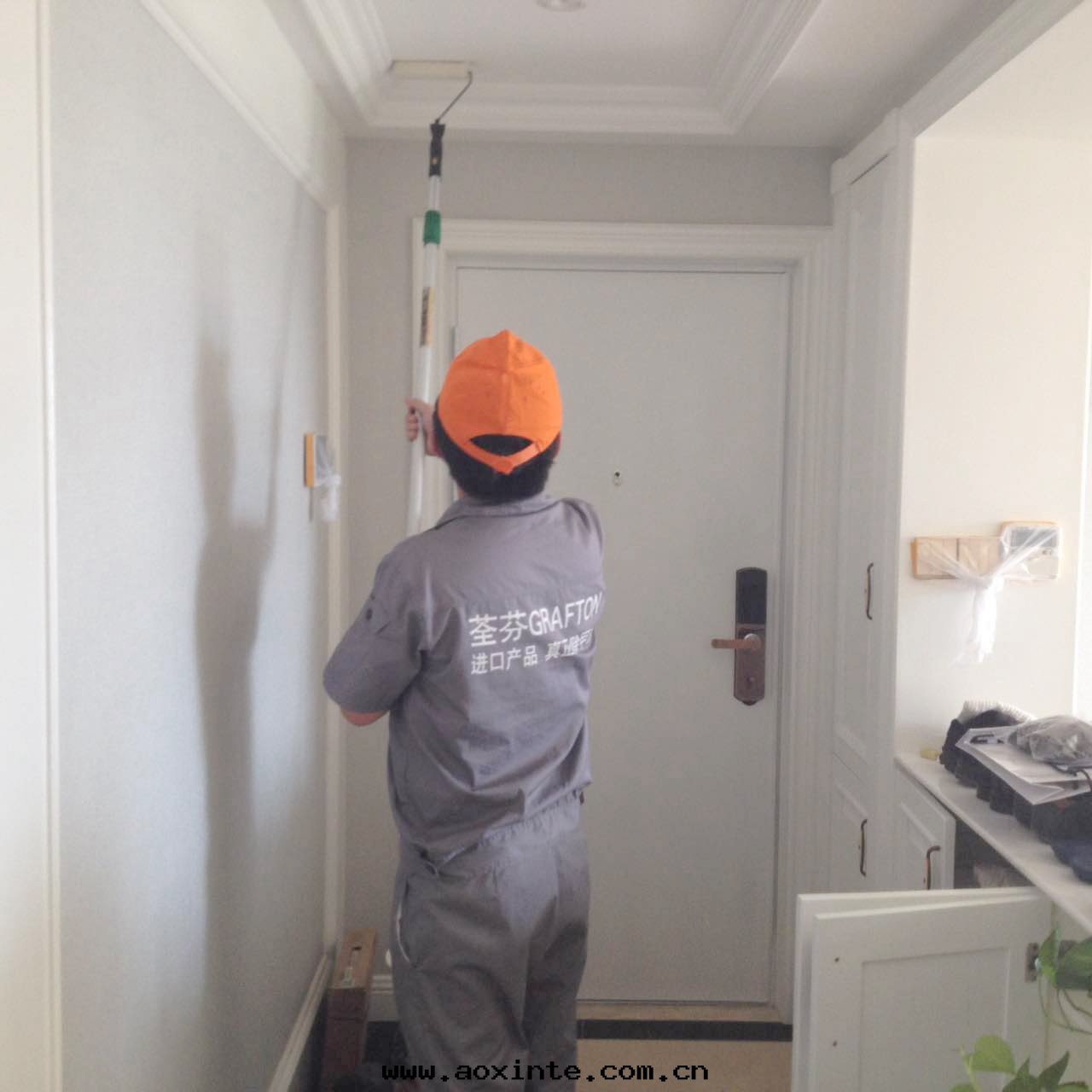 客餐廳过(guò)道(dào)顶面(miàn)重(zhòng)點(diǎn)施工