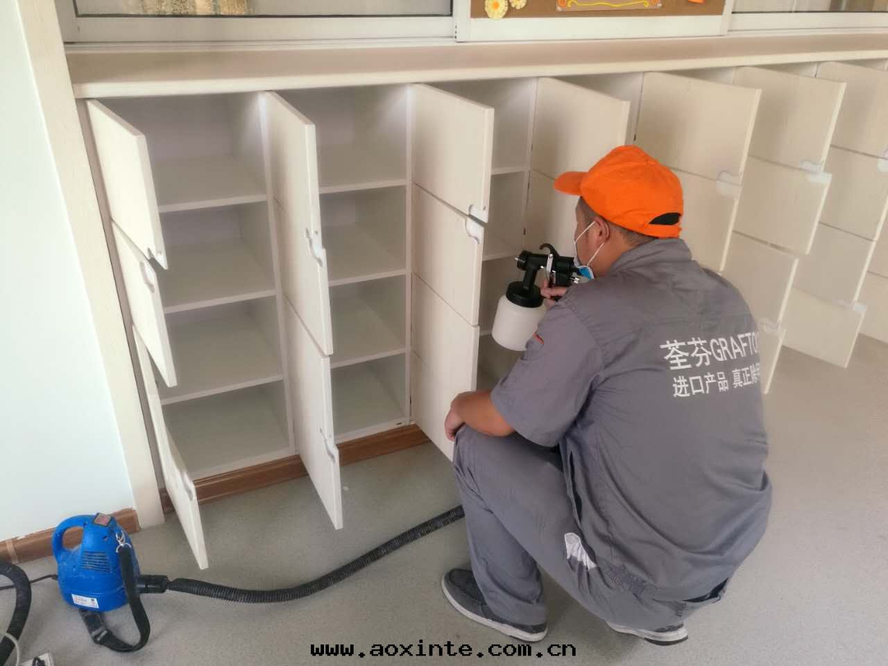 木(mù)櫃隔檔區(qū)域重(zhòng)點(diǎn)噴涂