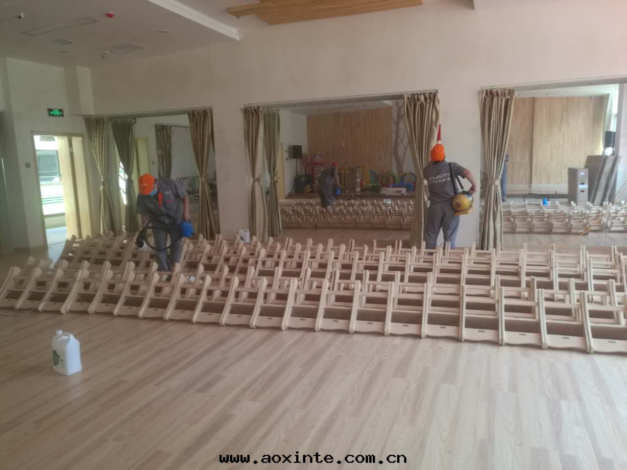 孩子凳子全(quán)方(fāng)位(wèi)施工