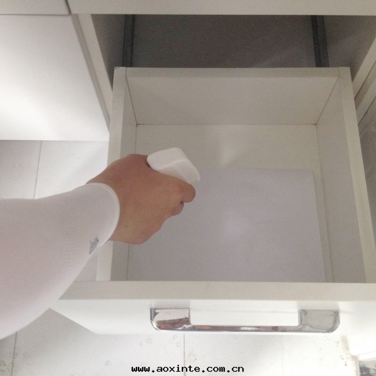 衣(yī)櫃抽屜全(quán)方(fāng)位(wèi)噴涂施工