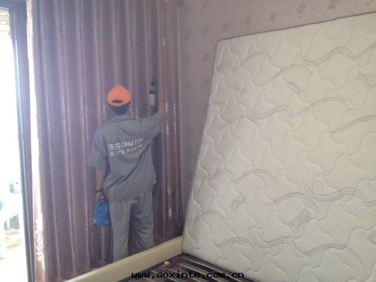 卧室(shì)窗帘(lián)、床(chuáng)垫(diàn)全(quán)方(fāng)位(wèi)施工