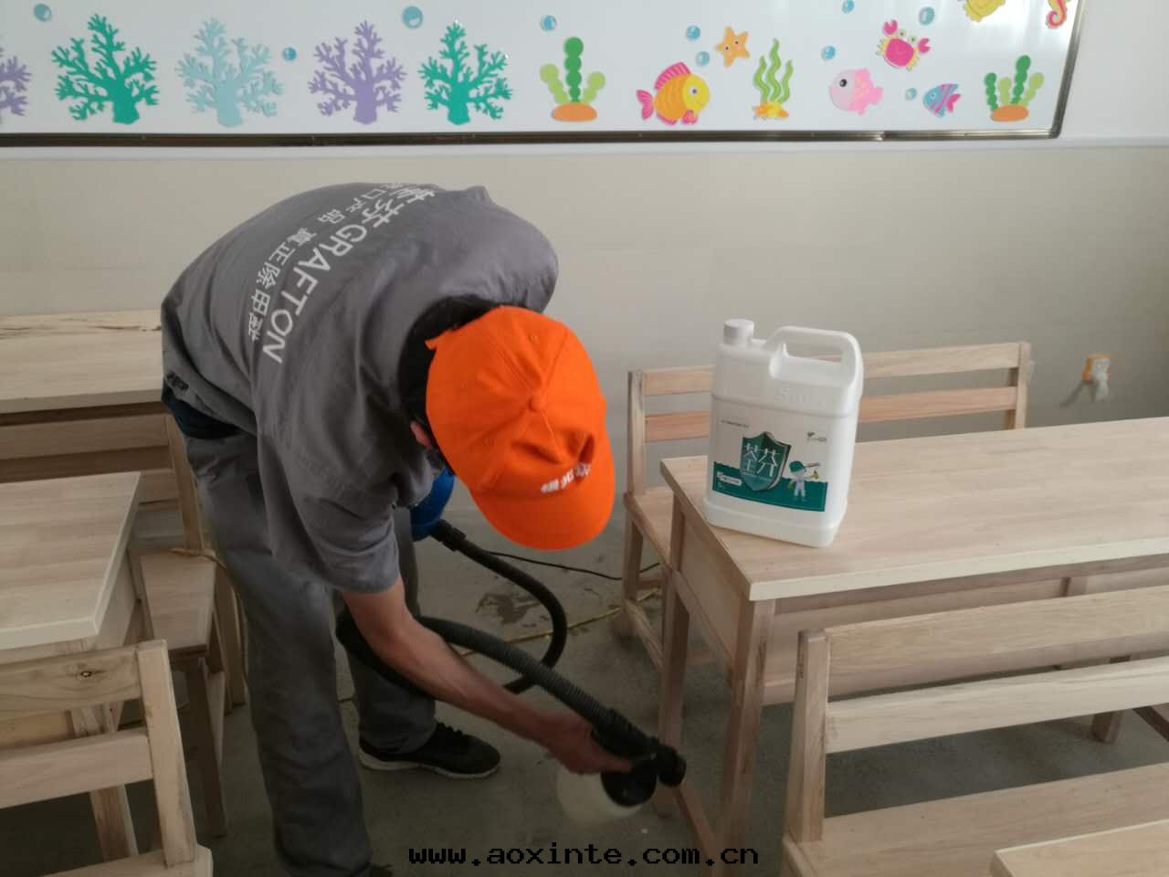 課桌(zhuō)桌(zhuō)腿施工