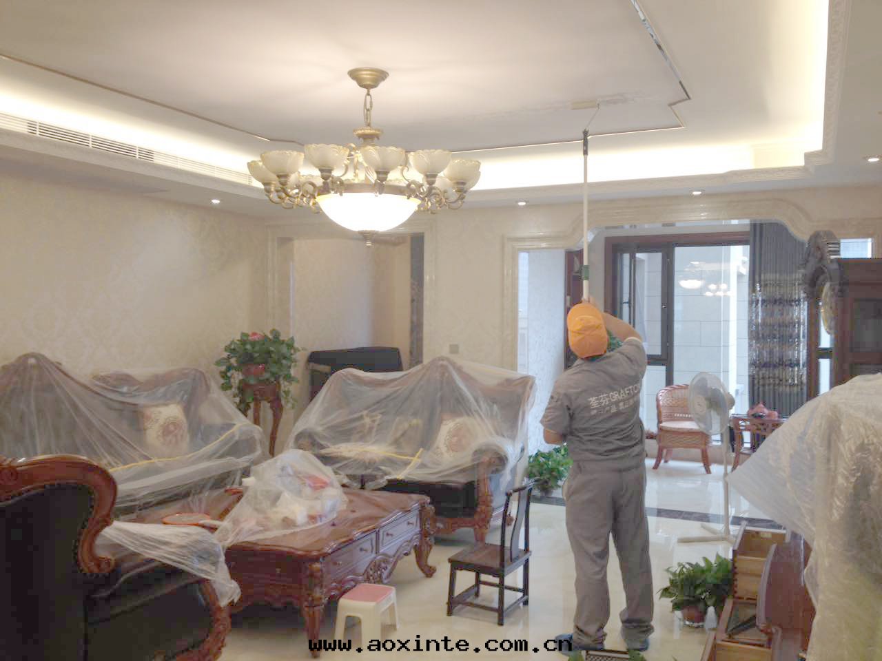 客餐廳顶面(miàn)滾筒全(quán)方(fāng)位(wèi)施工