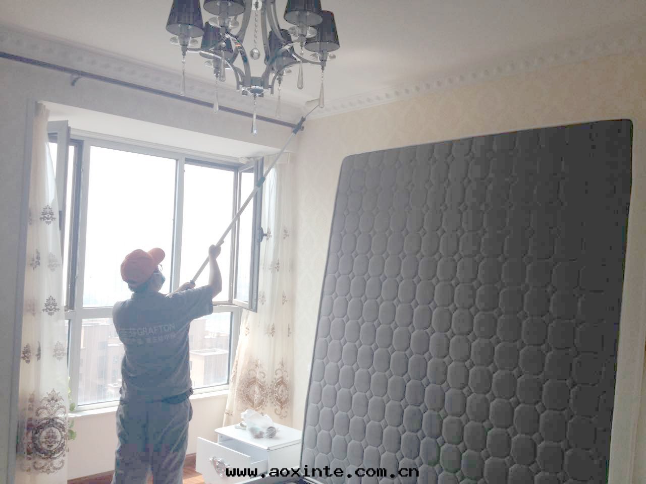 卧室(shì)顶面(miàn)滾筒全(quán)方(fāng)位(wèi)施工