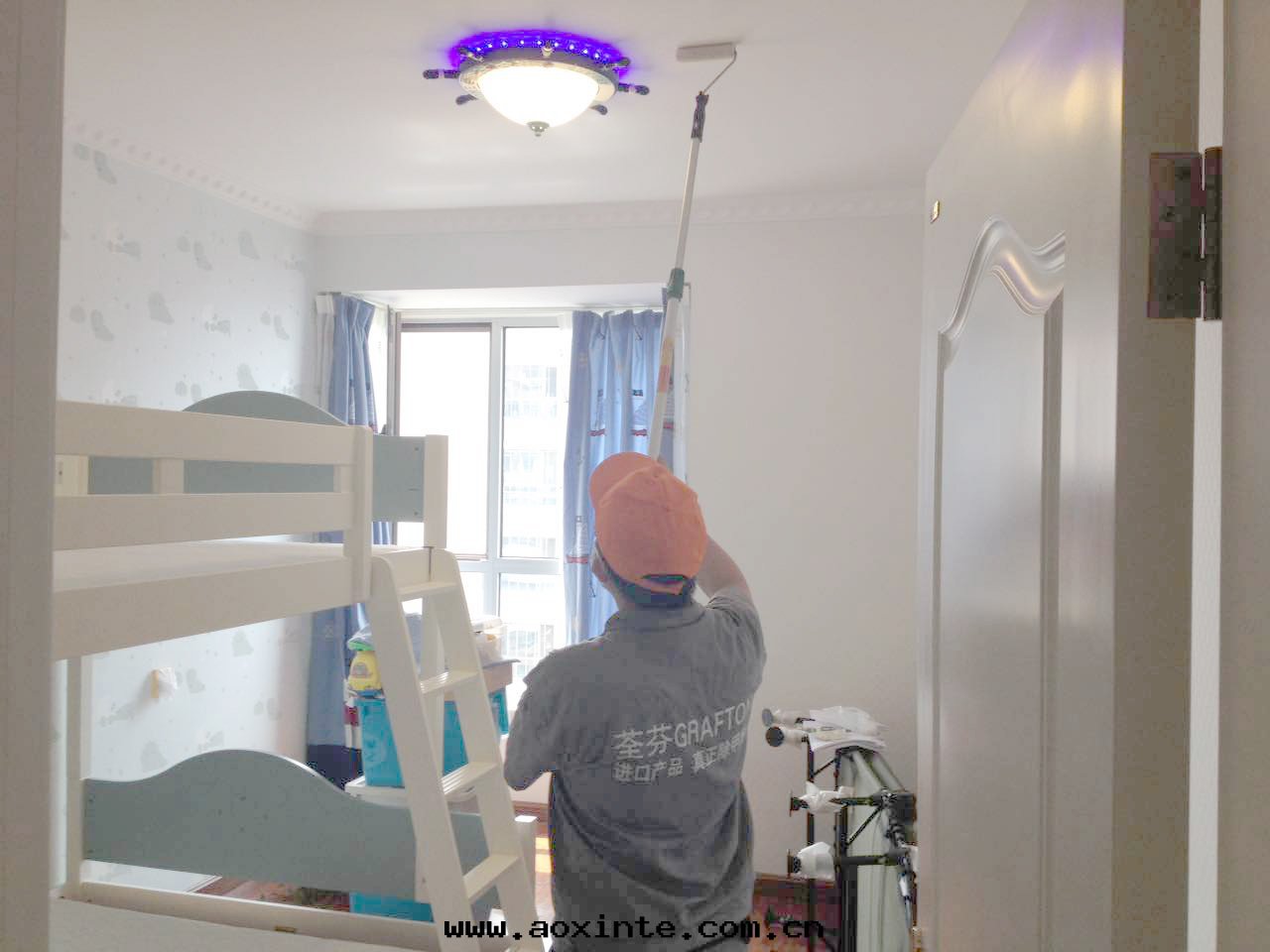 兒童房(fáng)顶面(miàn)滾筒全(quán)方(fāng)位(wèi)施工