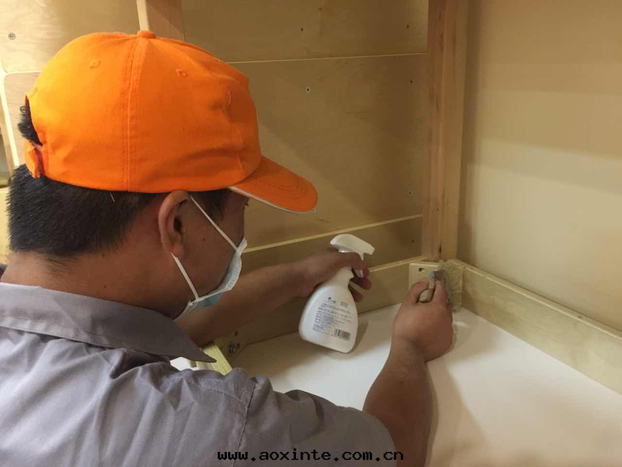 櫃子接縫處(chù)重(zhòng)點(diǎn)噴涂