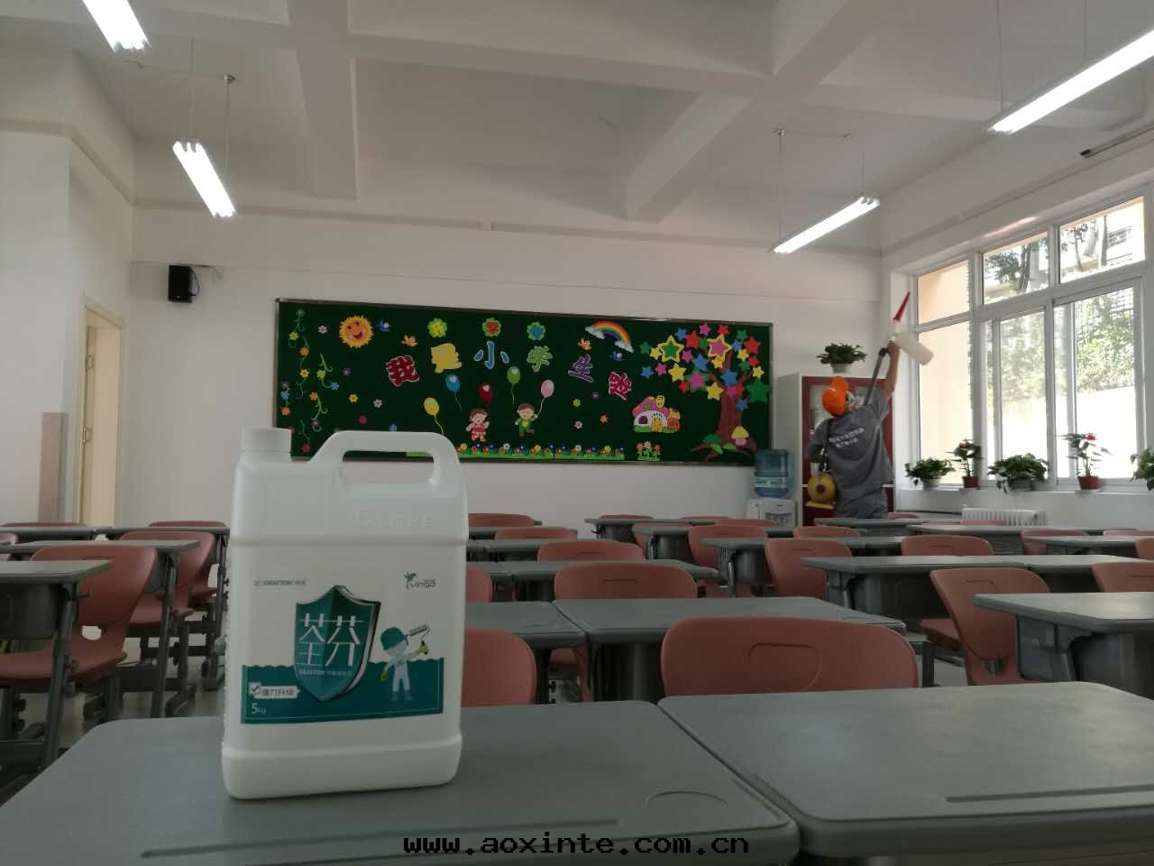 南湖(hú)小学教室(shì)墙面(miàn)顶面(miàn)施工