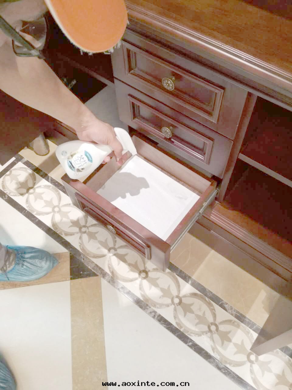 電(diàn)視櫃抽屜拆卸全(quán)方(fāng)位(wèi)施工