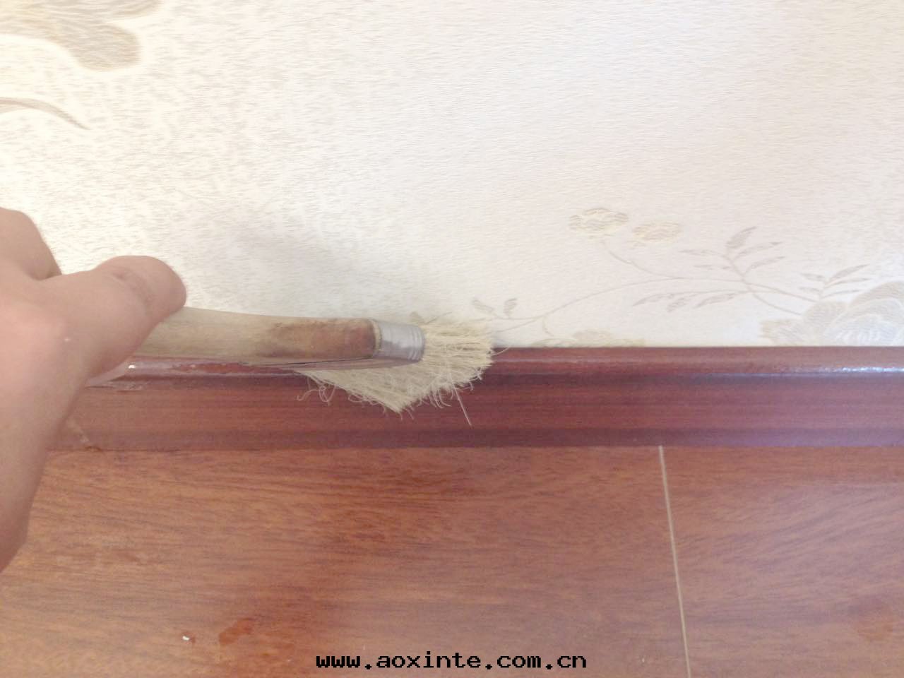 木(mù)地(dì)闆邊(biān)緣踢腳(jiǎo)线施工