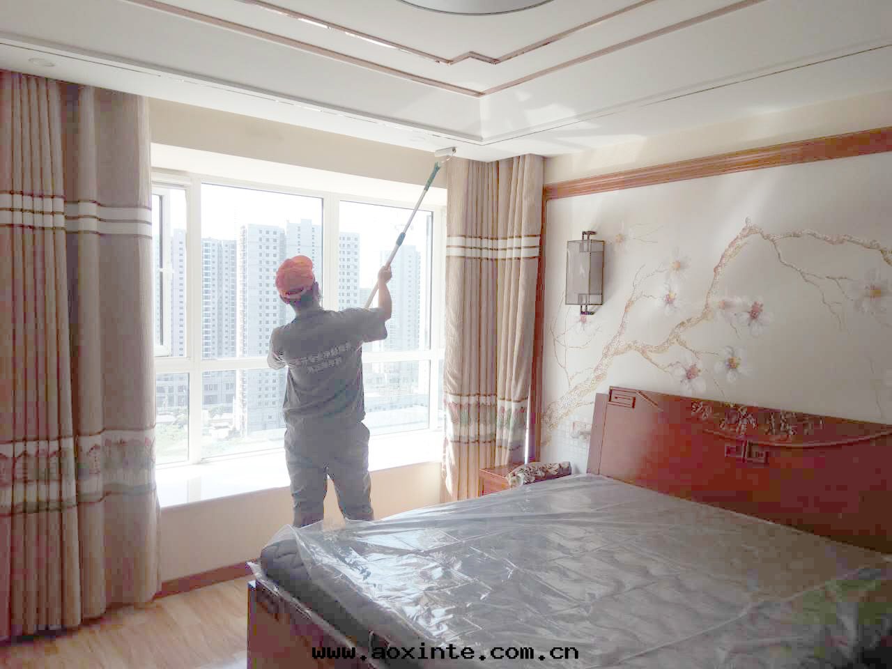 卧室(shì)顶面(miàn)滾筒全(quán)方(fāng)位(wèi)施工