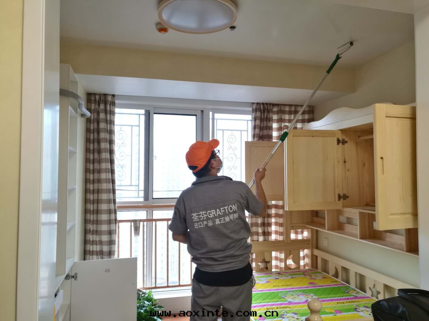 卧室(shì)顶面(miàn)滾筒全(quán)方(fāng)位(wèi)施工