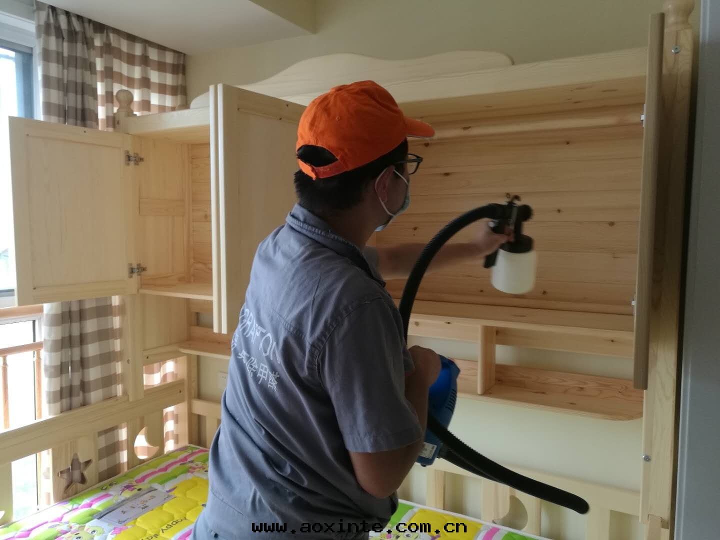 木(mù)櫃隔檔重(zhòng)點(diǎn)噴涂施工