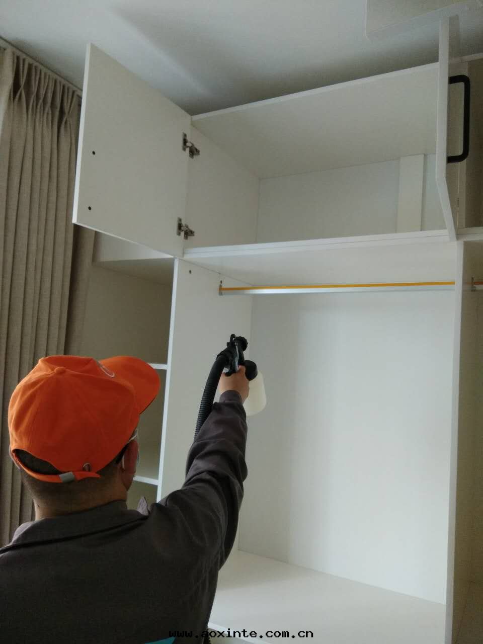 衣(yī)櫃噴涂全(quán)方(fāng)位(wèi)治理(lǐ)