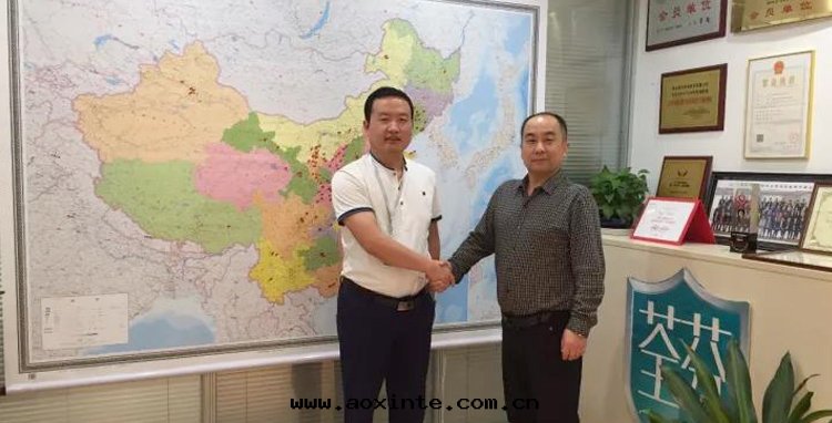 招商總(zǒng)監和(hé)寶(bǎo)雞眉縣(xiàn)馮總(zǒng)合影