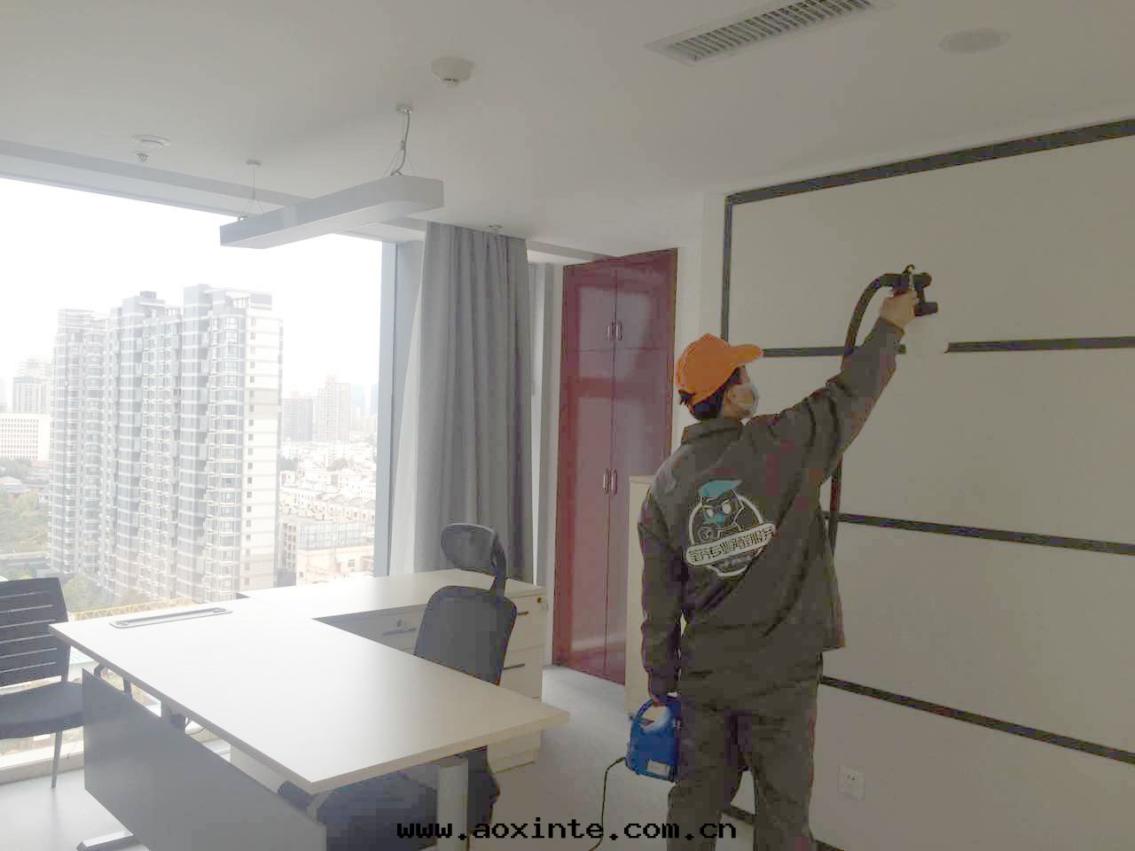 辦(bàn)公(gōng)櫃全(quán)方(fāng)位(wèi)噴涂施工