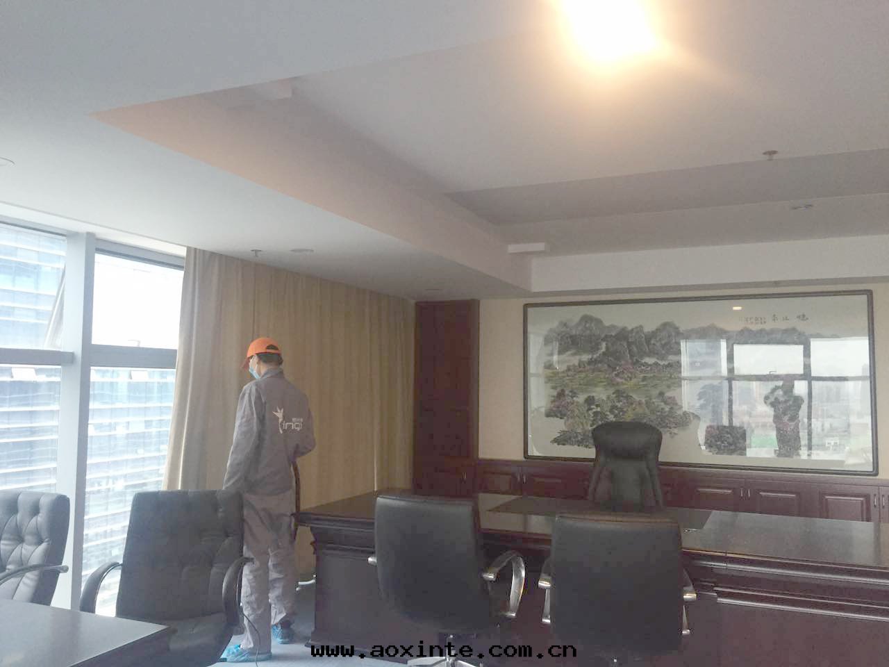 總(zǒng)經(jīng)理(lǐ)辦(bàn)公(gōng)室(shì)窗帘(lián)布(bù)藝噴涂施工