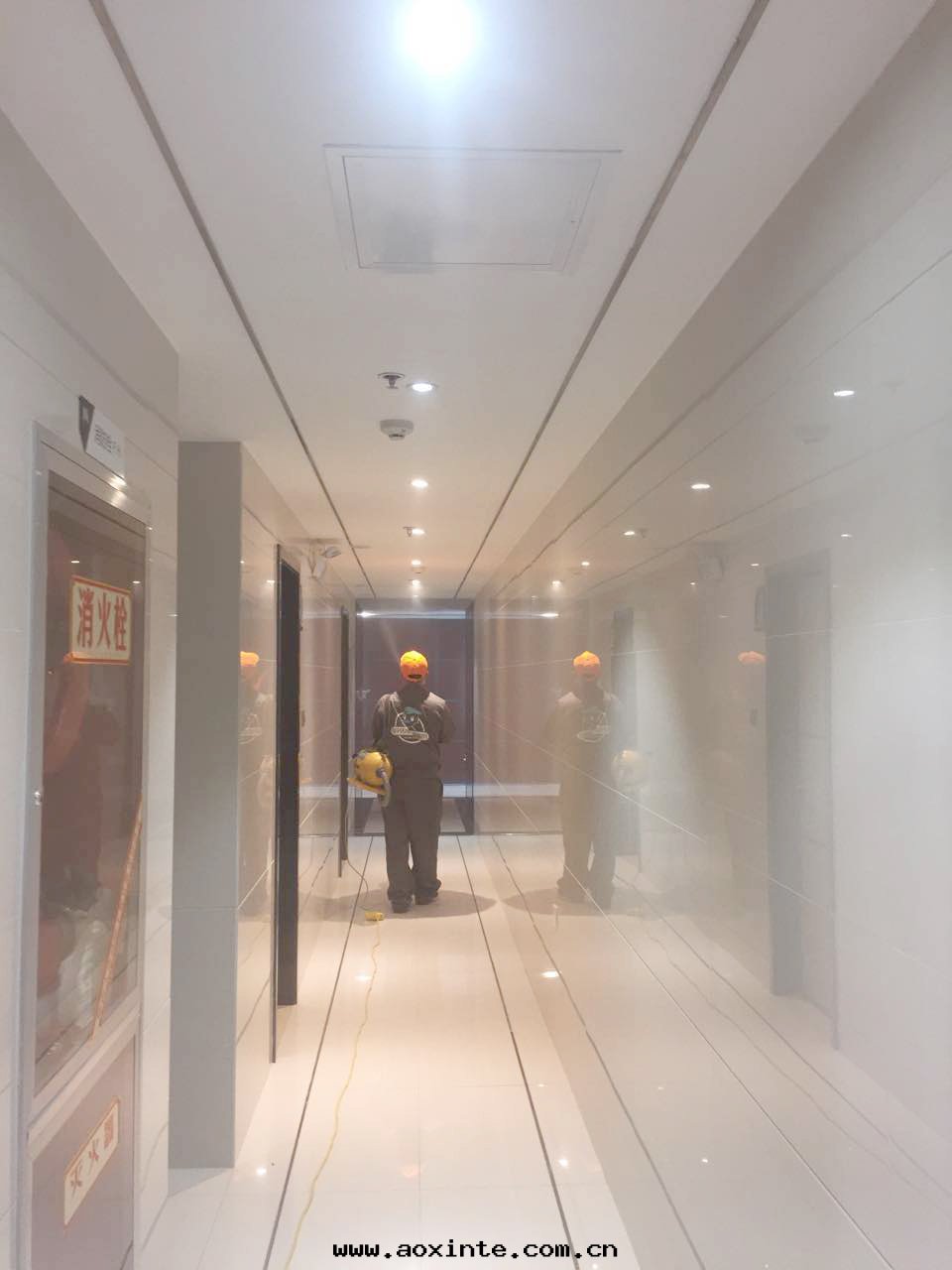 公(gōng)共(gòng)走(zǒu)道(dào)顶面(miàn)噴槍噴涂