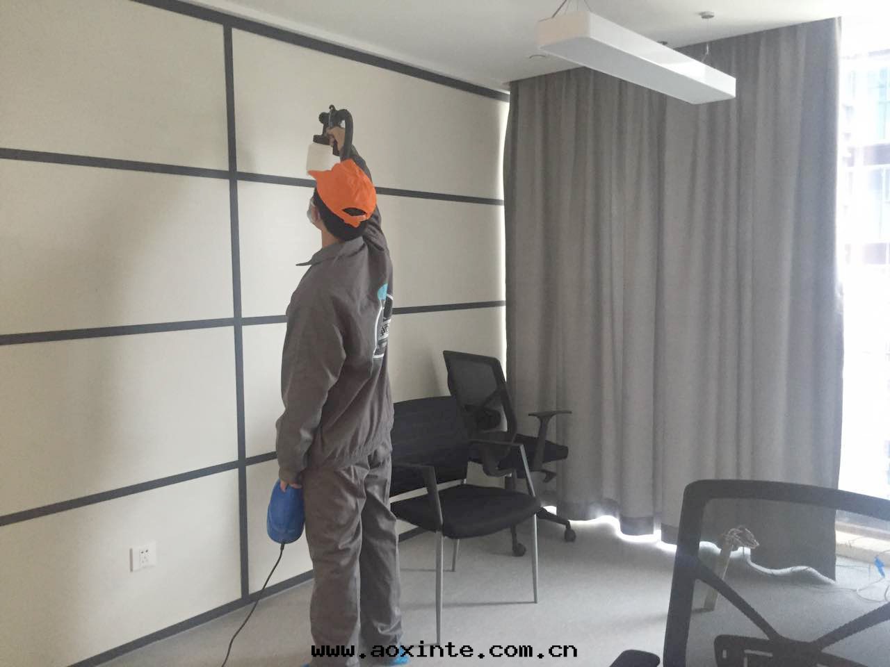 小型会(huì)議室(shì)墙面(miàn)噴涂施工