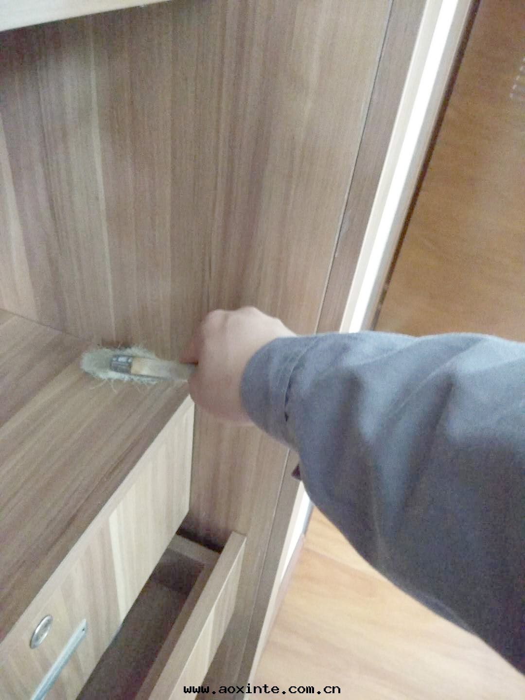 櫃子接縫處(chù)刷子精细(xì)化(huà)處(chù)理(lǐ)