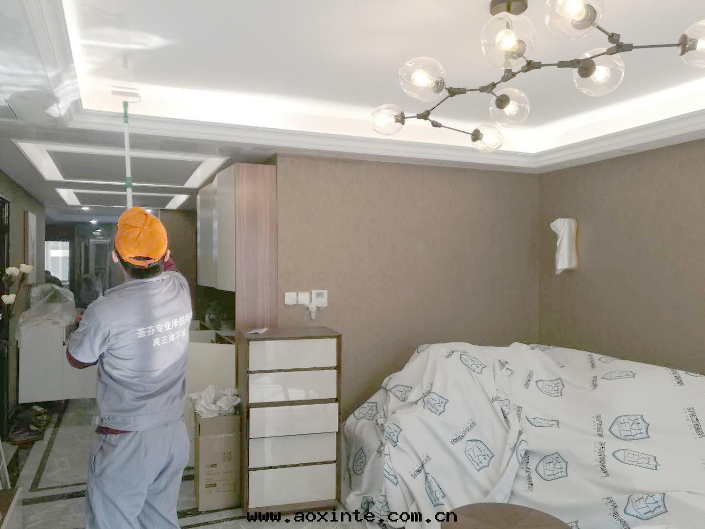 客餐廳顶面(miàn)滾筒全(quán)方(fāng)位(wèi)施工