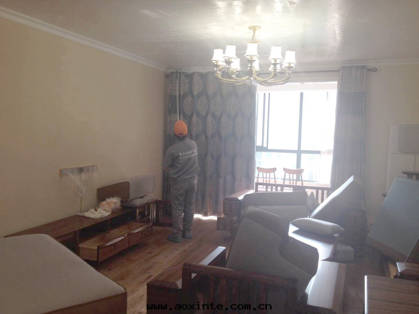 客餐廳顶面(miàn)滾筒全(quán)方(fāng)位(wèi)施工