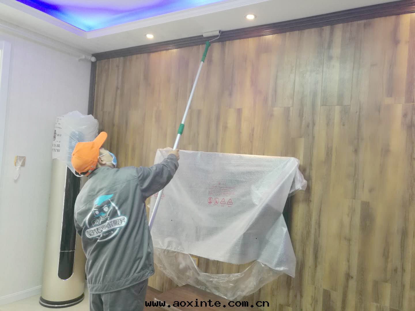 客餐廳頂面(miàn)滾筒全(quán)方(fāng)位(wèi)施工