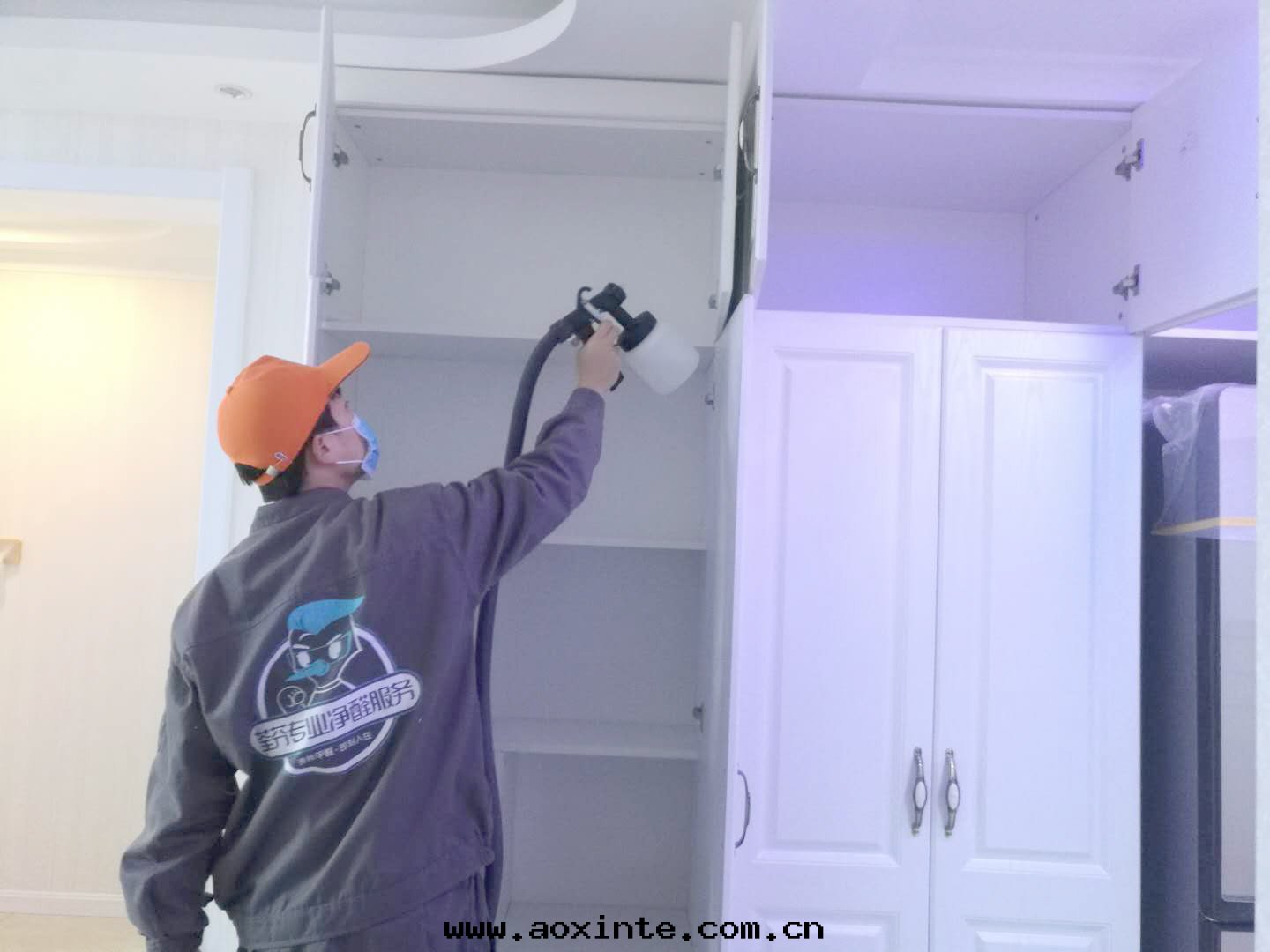 衣(yī)櫃噴塗全(quán)方(fāng)位(wèi)甲醛治理(lǐ)