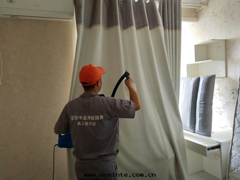 卧室(shì)窗帘(lián)全(quán)方(fāng)位(wèi)噴涂施工