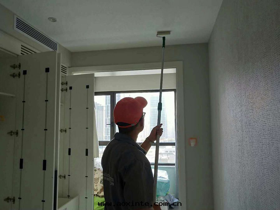 卧室(shì)顶面(miàn)滾筒全(quán)方(fāng)位(wèi)施工