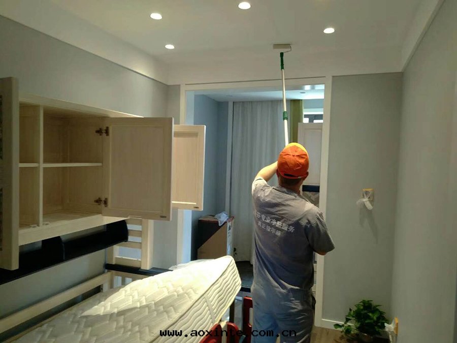 卧室(shì)顶面(miàn)滾筒全(quán)方(fāng)位(wèi)施工