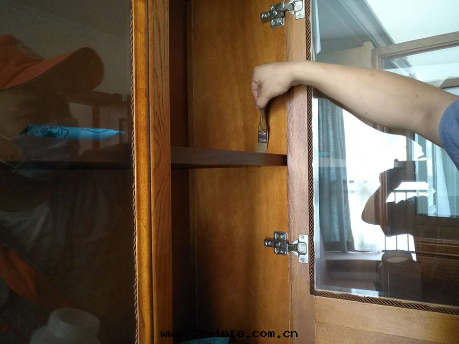 木(mù)櫃縫隙刷子精细(xì)化(huà)處(chù)理(lǐ)