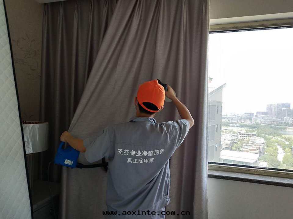 卧室(shì)窗帘(lián)全(quán)方(fāng)位(wèi)噴涂施工