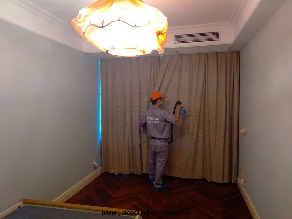 卧室(shì)窗帘(lián)全(quán)方(fāng)位(wèi)噴涂施工