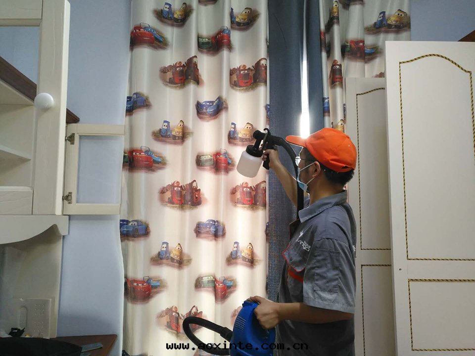 卧室(shì)窗帘(lián)全(quán)方(fāng)位(wèi)噴涂施工