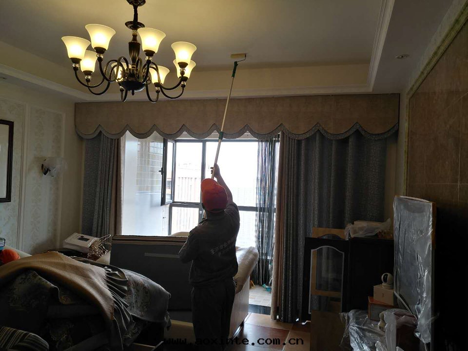 客餐廳顶面(miàn)滾筒全(quán)方(fāng)位(wèi)施工