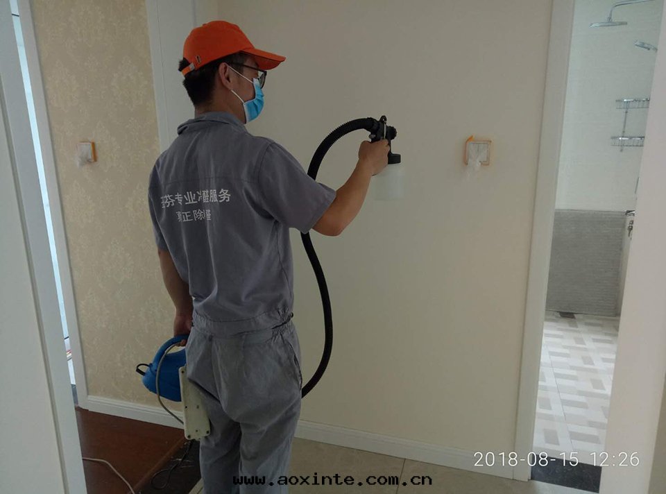 客餐廳墙面(miàn)全(quán)方(fāng)位(wèi)噴涂施工