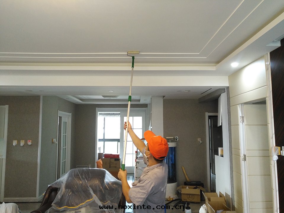 客餐廳顶面(miàn)滾筒全(quán)方(fāng)位(wèi)施工