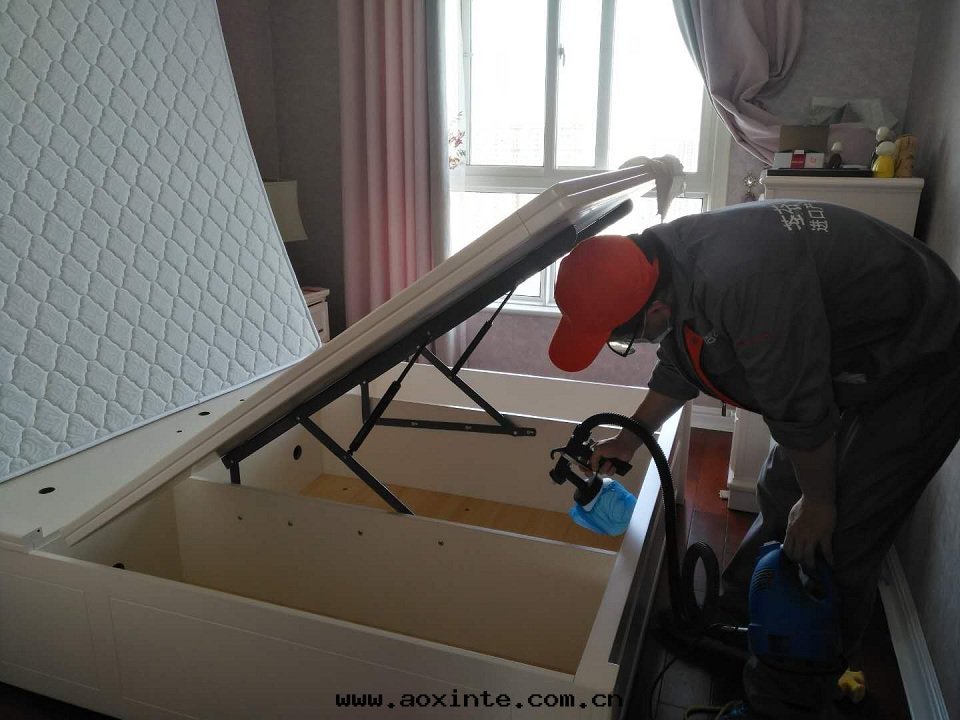 卧室(shì)床(chuáng)架噴涂全(quán)方(fāng)位(wèi)噴涂施工