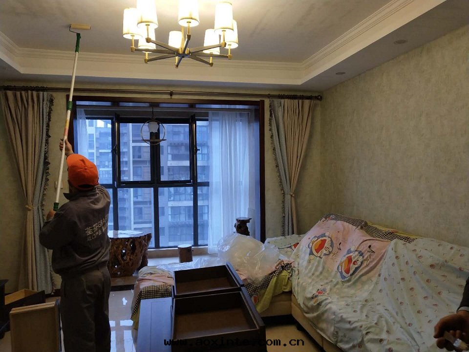 客廳顶面(miàn)全(quán)方(fāng)位(wèi)滾筒施工治理(lǐ)
