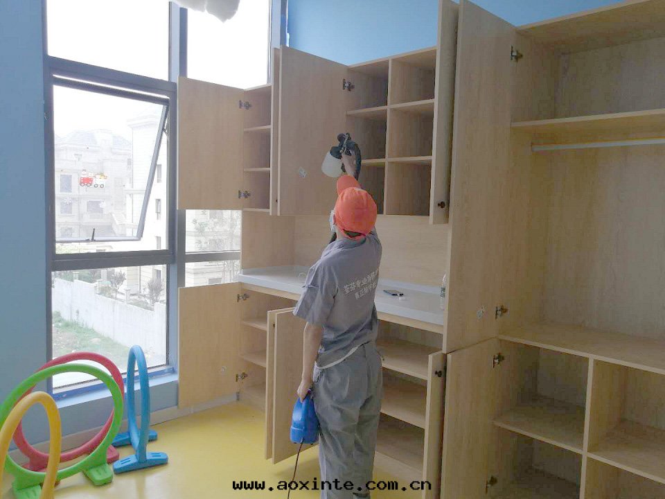 木(mù)櫃隔檔全(quán)方(fāng)位(wèi)噴涂施工治理(lǐ)