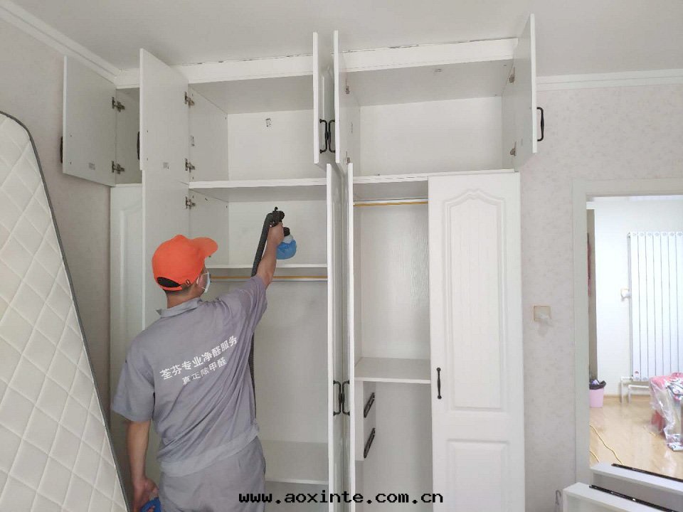 卧室(shì)衣(yī)櫃噴涂全(quán)方(fāng)位(wèi)施工治理(lǐ)甲醛