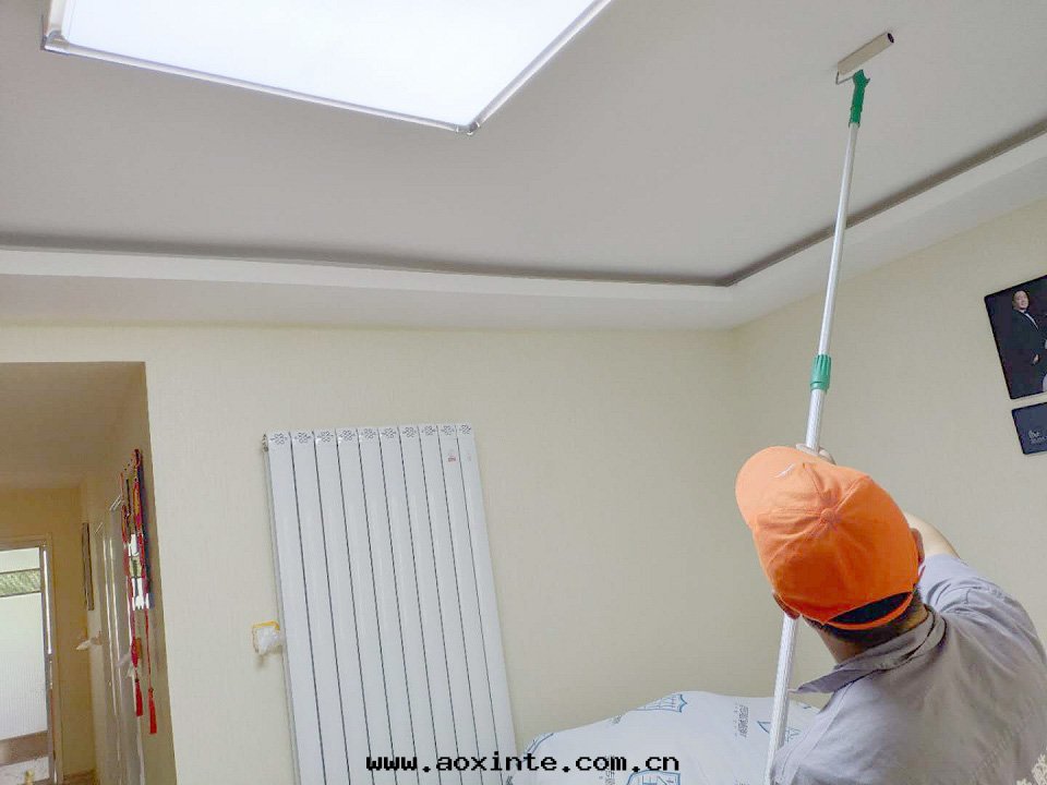 客廳顶面(miàn)滾筒全(quán)方(fāng)位(wèi)施工治理(lǐ)
