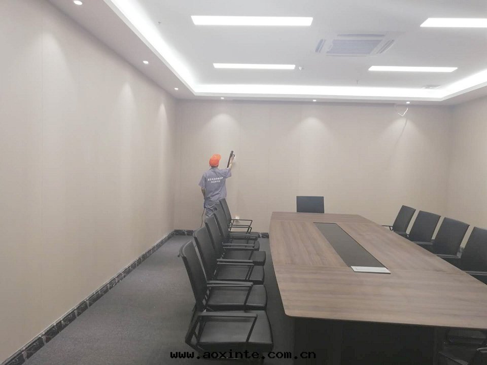 会(huì)議室(shì)墙面(miàn)顶面(miàn)噴槍全(quán)方(fāng)位(wèi)施工