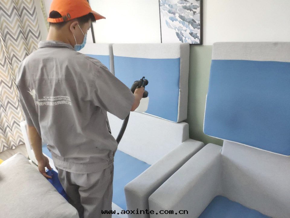 客廳沙(shā)發(fà)布(bù)藝噴涂全(quán)方(fāng)位(wèi)施工治理(lǐ)甲醛