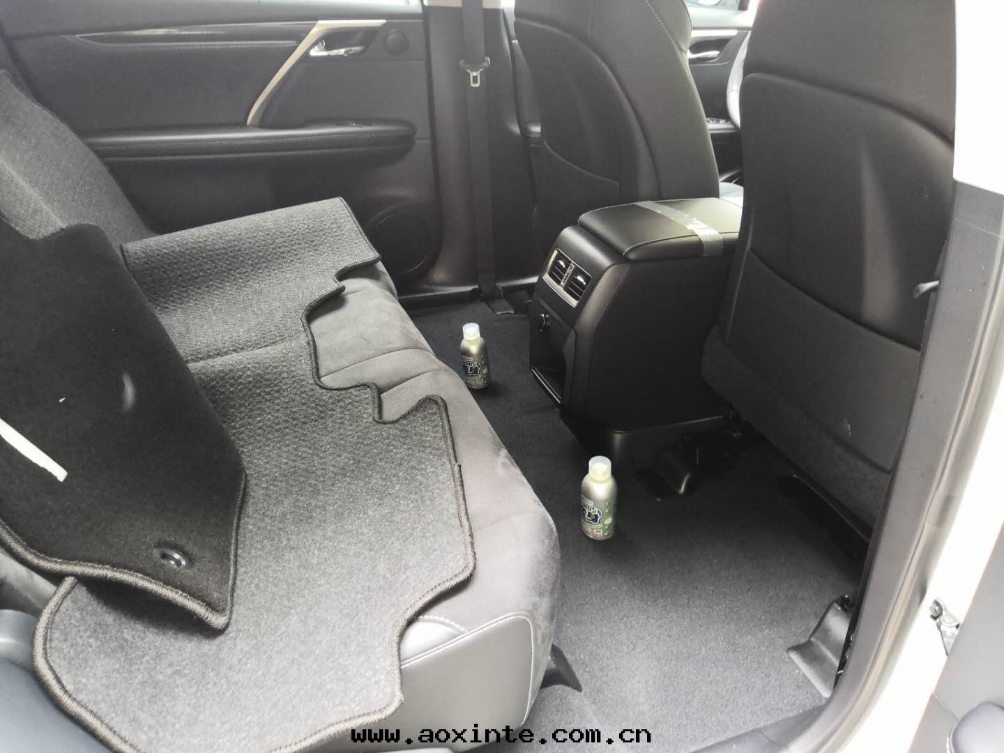 車內(nèi)準備2瓶(píng)車寶(bǎo)治理(lǐ)